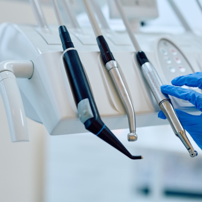 Prywatna wizyta u dentysty: jak przygotować dokumentację i o co zapytać lekarza?